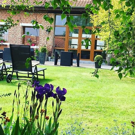 Au Coeur Des Hôtes Steenvoorde Exterior foto