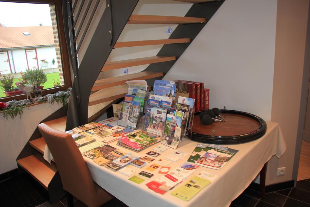 Au Coeur Des Hôtes Steenvoorde Exterior foto