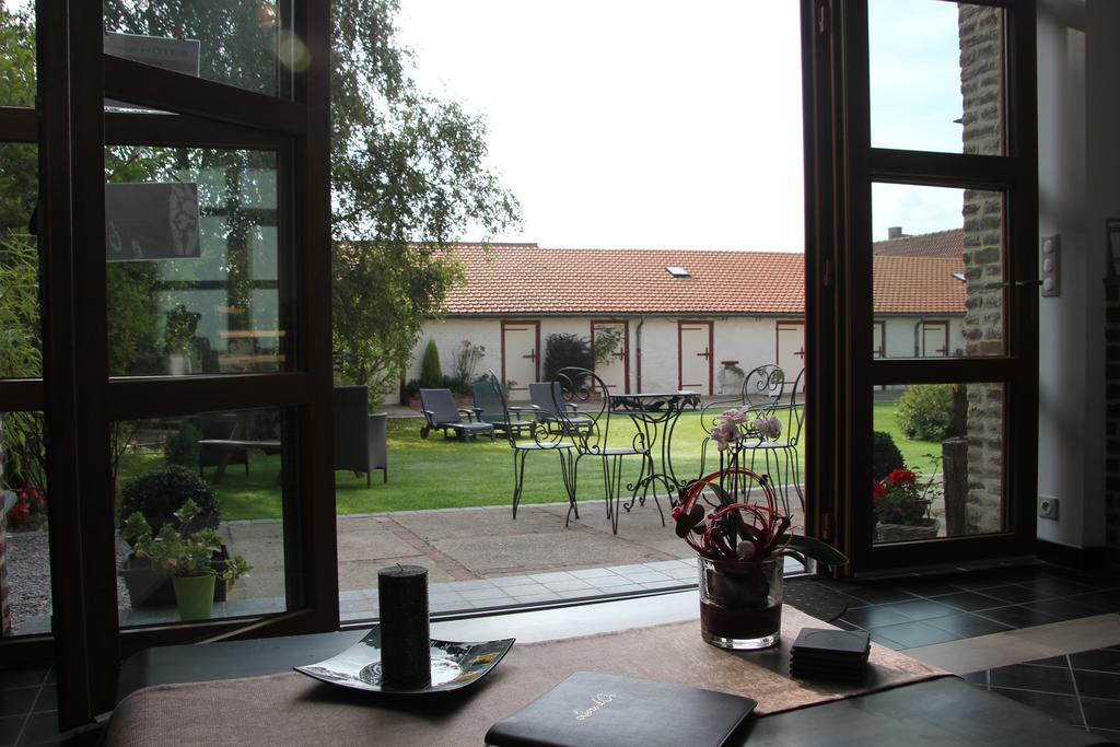 Au Coeur Des Hôtes Steenvoorde Exterior foto