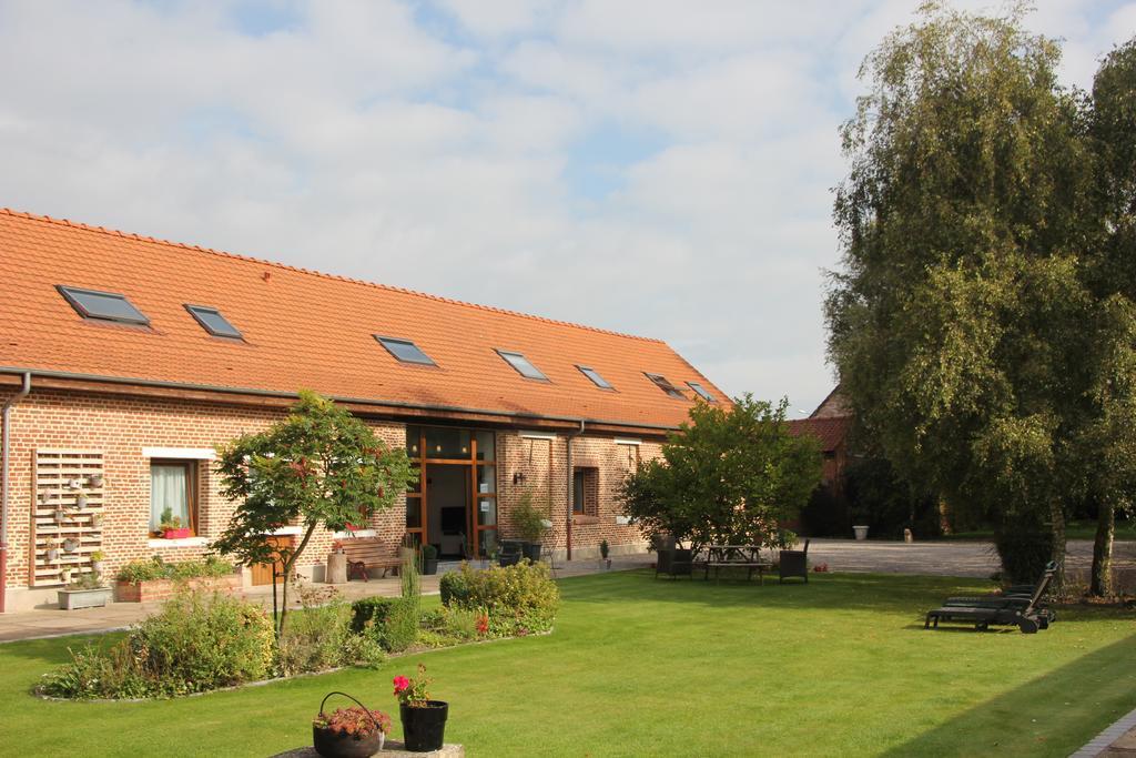 Au Coeur Des Hôtes Steenvoorde Exterior foto