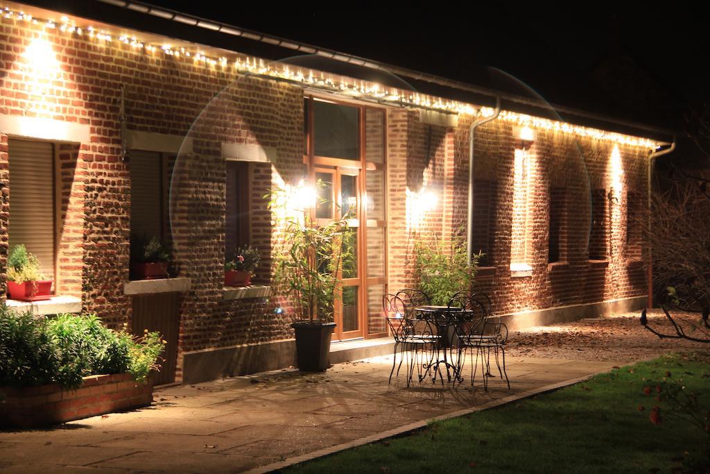 Au Coeur Des Hôtes Steenvoorde Exterior foto