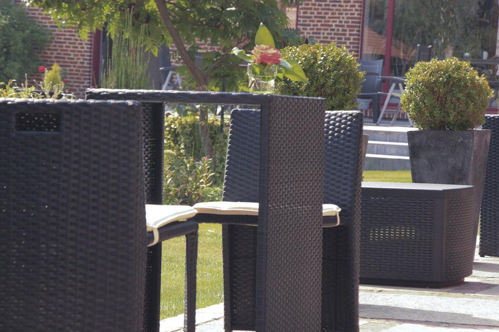 Au Coeur Des Hôtes Steenvoorde Exterior foto