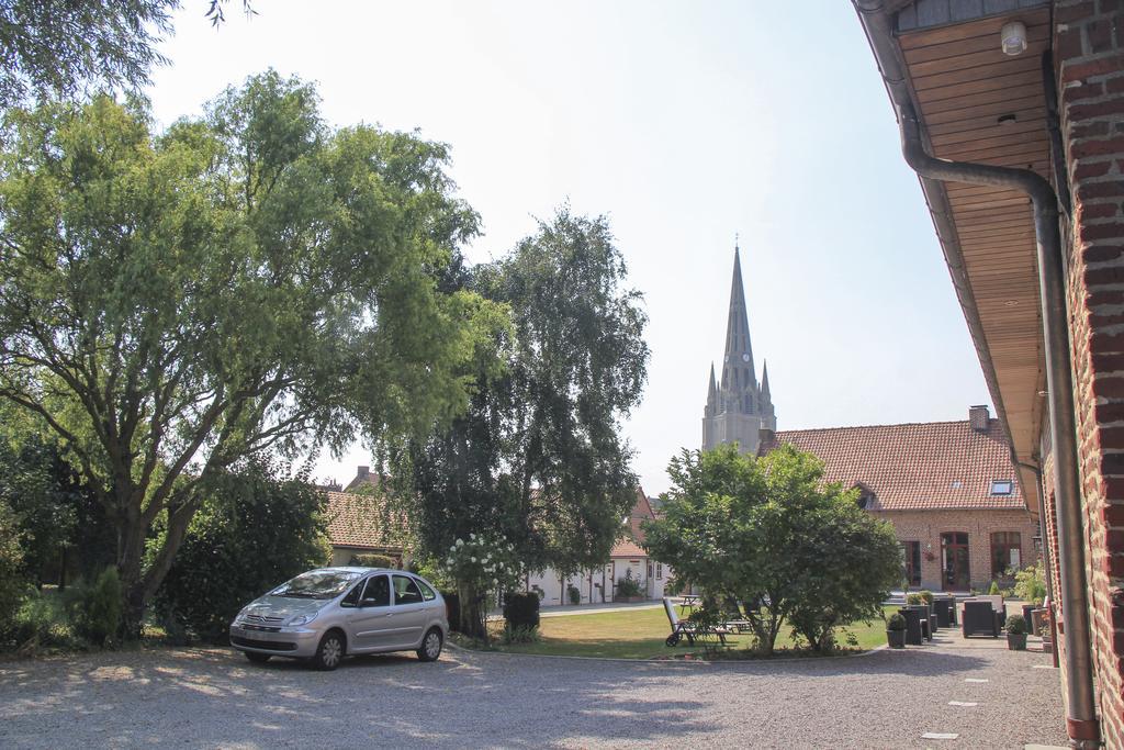 Au Coeur Des Hôtes Steenvoorde Exterior foto