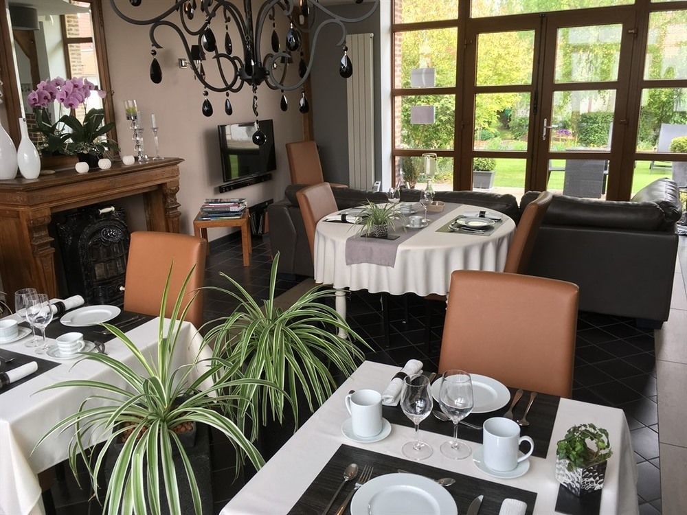 Au Coeur Des Hôtes Steenvoorde Exterior foto