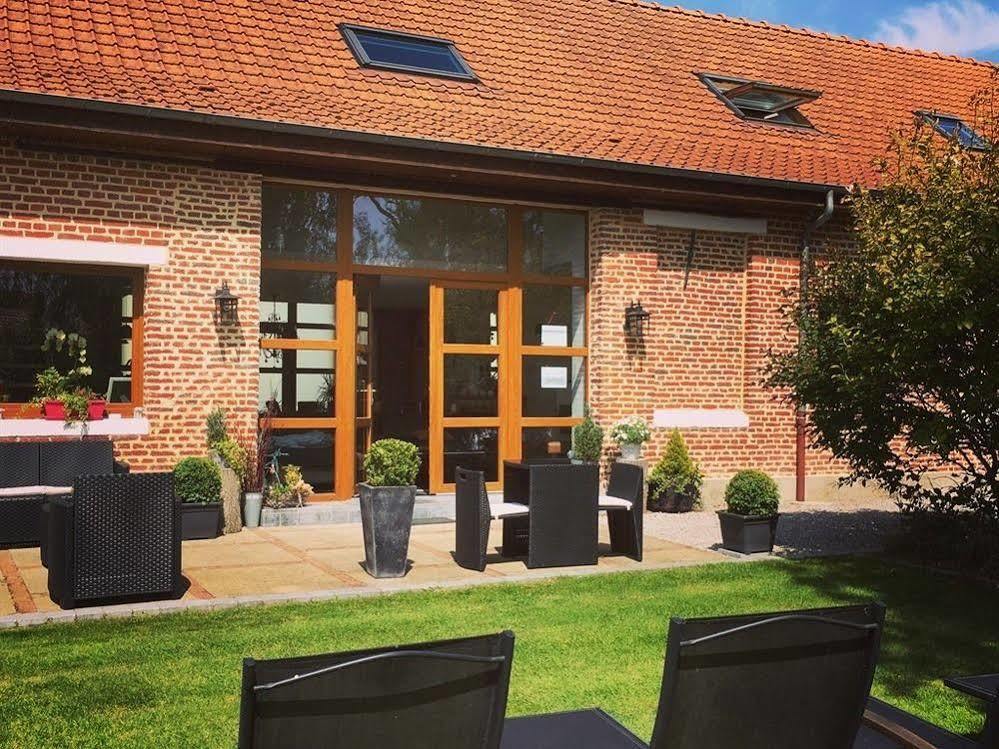 Au Coeur Des Hôtes Steenvoorde Exterior foto